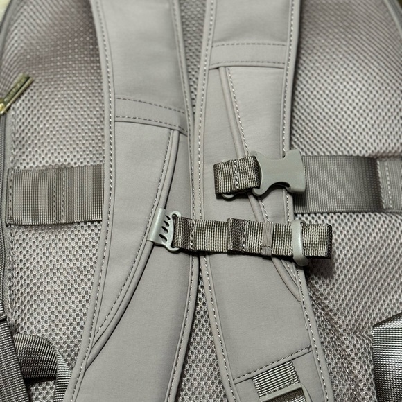 Isaac mizrahi TIK TOK backpack - Picture 3 of 4